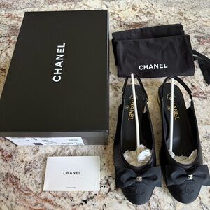 CHANEL Bow and Gold Heel 2024 Lambskin & Grosgrain Slingback Flats- EU 38